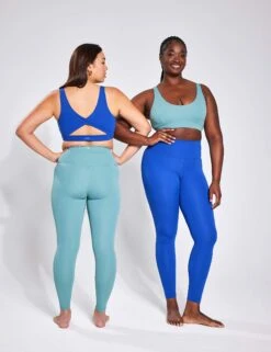 Balance Bra - Jade -Sportswear Store 070422 YMO Editorial 0256 d7c1cd21 d858 4ed1 904a f1d29f1a81ea