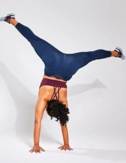 Kickstart Pocket 7/8 Legging - Navy 15 Kickstart Pocket 7/8 Legging - Navy -Sportswear Store 070422 YMO Editorial 0753 420f0513 0a2b 41b2 b7b3 210758c8c137