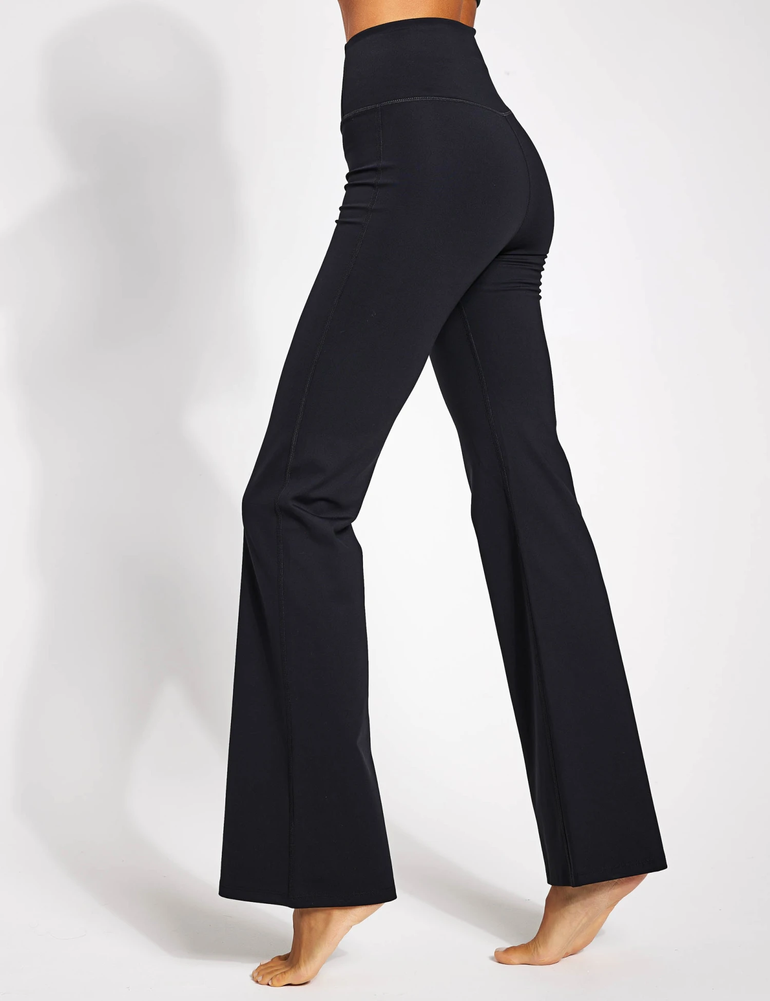 Girlfriend Collective Compressive Flare Legging - Black 3 Girlfriend Collective Compressive Flare Legging - Black