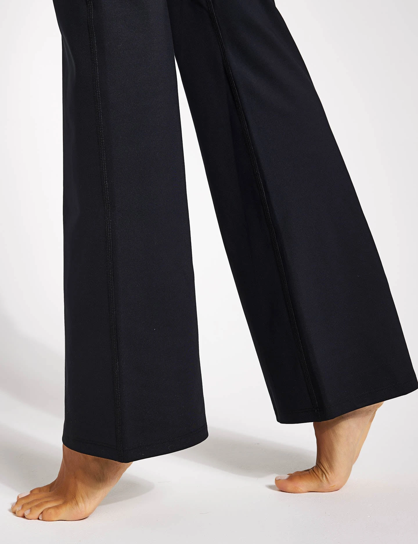 Girlfriend Collective Compressive Flare Legging - Black 6 Girlfriend Collective Compressive Flare Legging - Black - Image 4