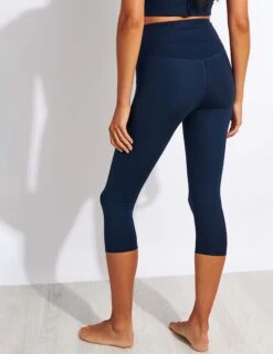 Girlfriend Collective Compressive High Waisted Capri Legging - Midnight -Sportswear Store Girlfriend Collective GC COMPRESSIVE HIGH RISE LEGGING CAPRI 4012 TC MIDNIGHT 0017