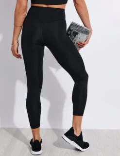 Girlfriend Collective FLOAT High Waisted 7/8 Legging - Black -Sportswear Store Girlfriend Collective GC FLOAT SEAML HIGH RISE LEGGING 7 8 4022 JB BLACK 0002