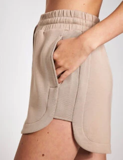 Varley Keely High Rise Short - Light Taupe 10 Varley Keely High Rise Short - Light Taupe -Sportswear Store VARLEY keely high rise short 4 VAR01559 light taupe 0005 cd1d5707 6f8e 4636 aab9 d769c9baf3fb