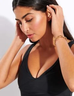 Varley Let's Move Kellam Bra - Black 9 Varley Let's Move Kellam Bra - Black -Sportswear Store Varley LET S MOVE KELLAM BRA VAR00822 black 0034