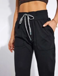 Varley Parkhurst Pant - Black -Sportswear Store Varley PARKHURST PANT VAR00838 black 0023 cdc1899a ea86 4703 be19 7de0a2573f58