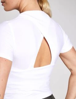 Beyond Yoga Featherweight Peekaboo Cropped Tee - Cloud White -Sportswear Store beyond yoga Featherweight Peekaboo Cropped Tee LWSD7891 cloud white 0017