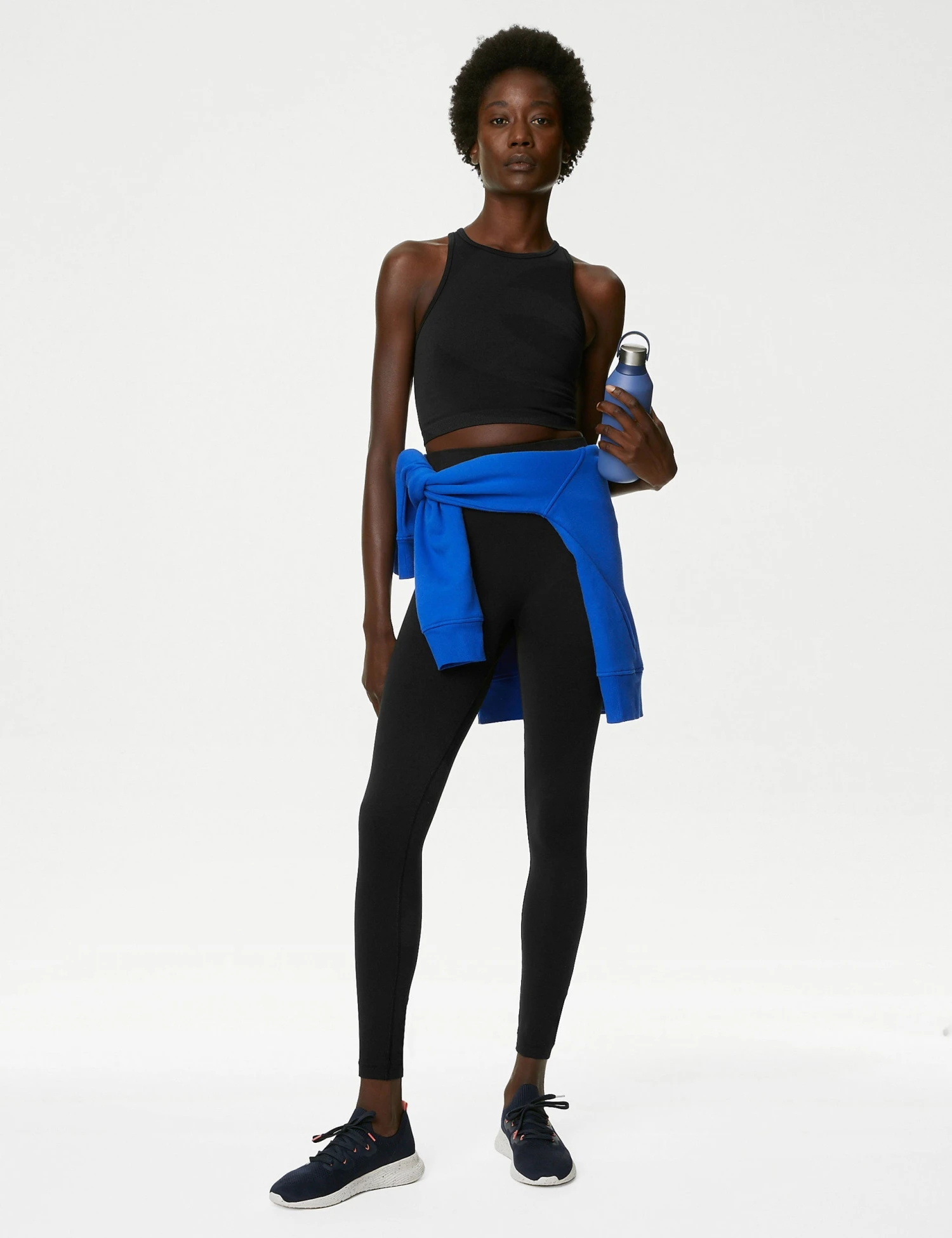 Scoop Neck Seamless Fitted Crop Top - Black 6 Scoop Neck Seamless Fitted Crop Top - Black - Image 4