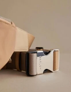 Varley Lasson Belt Bag - Sesame -Sportswear Store varley lasson belt bag sesame 5